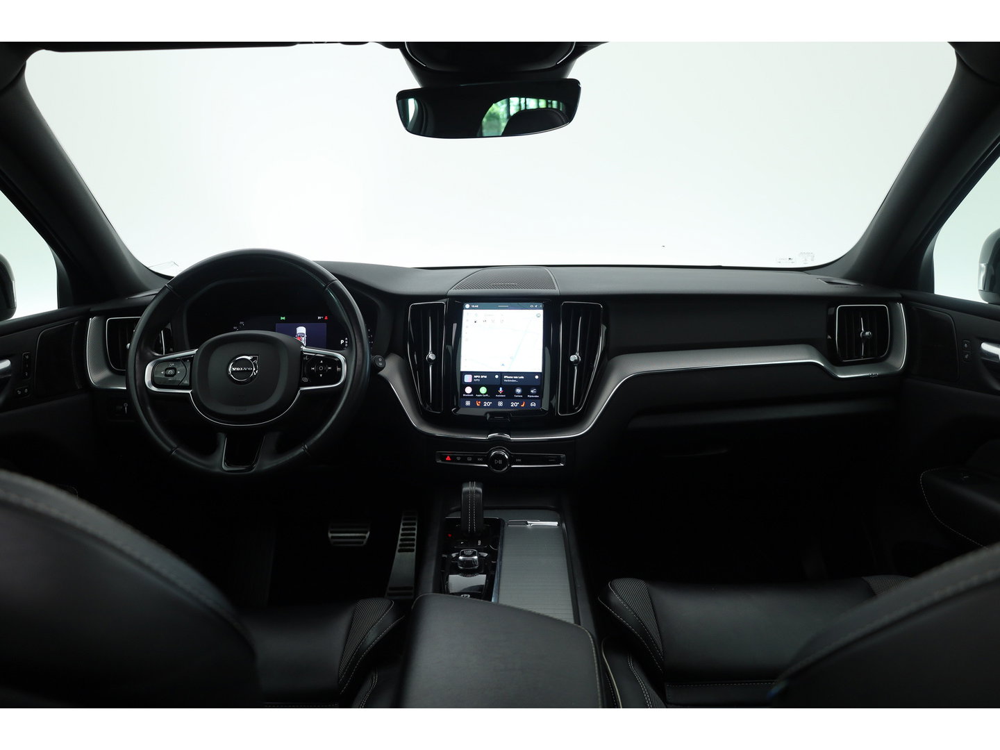 Volvo XC60 2.0 B4 R-Design | Prijs rijklaar | Pano | ACC | Trekhaak | Head-up | H&K audio | Sportstoelen |