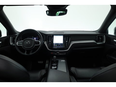 Volvo XC60 2.0 B4 R-Design | Prijs rijklaar | Pano | ACC | Trekhaak | Head-up | H&K audio | Sportstoelen |