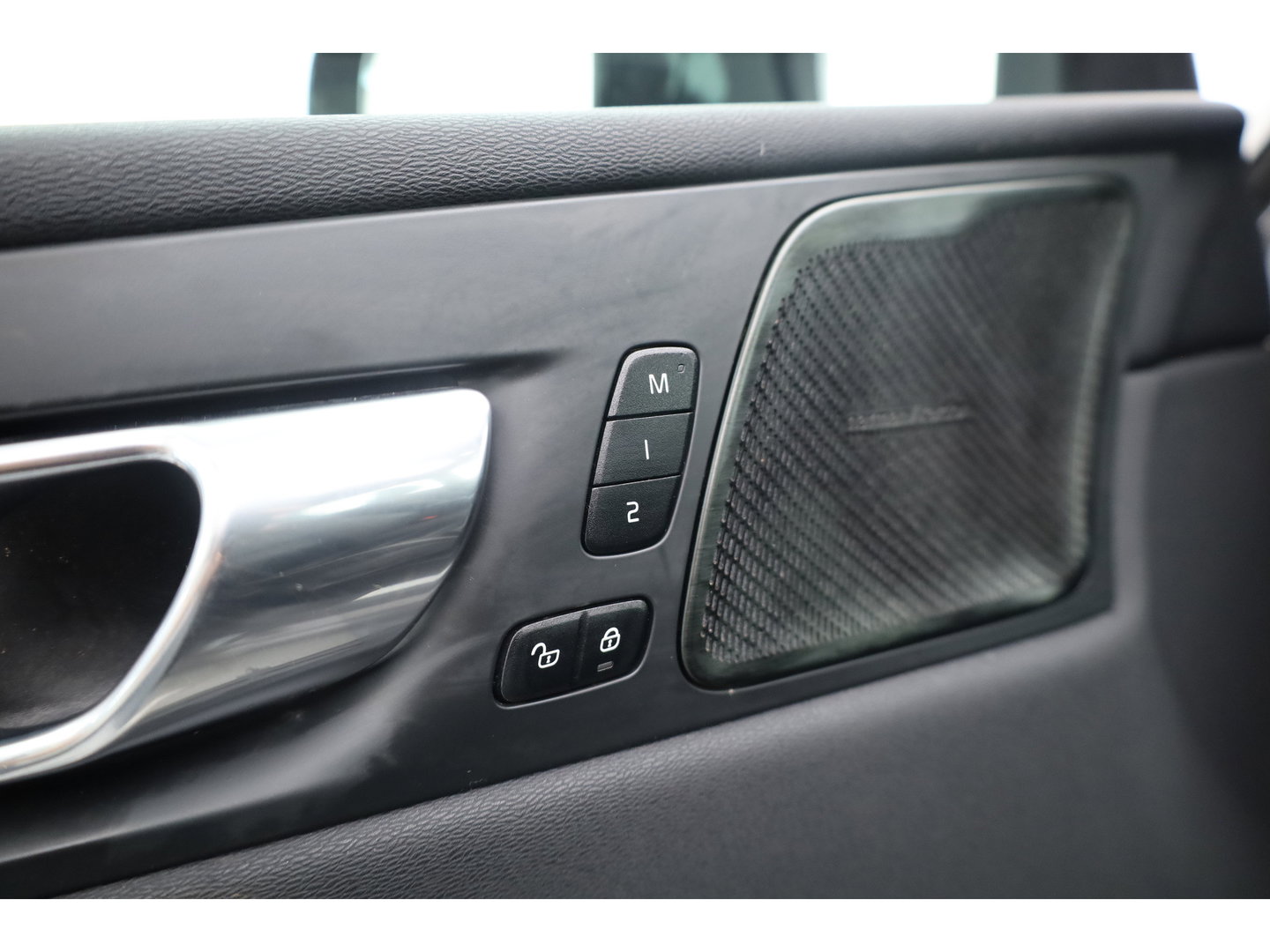 Volvo XC60 2.0 B4 R-Design | Prijs rijklaar | Pano | ACC | Trekhaak | Head-up | H&K audio | Sportstoelen |
