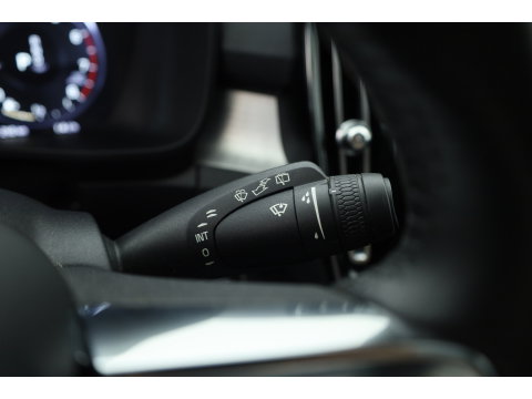 Volvo XC40 2.0 T5 AWD Intro Edition | Prijs rijklaar | Trekhaak 2100KG | Pano | ACC | Blis  | 360 camera | Leder | H&K Audio | Mem. stoel |