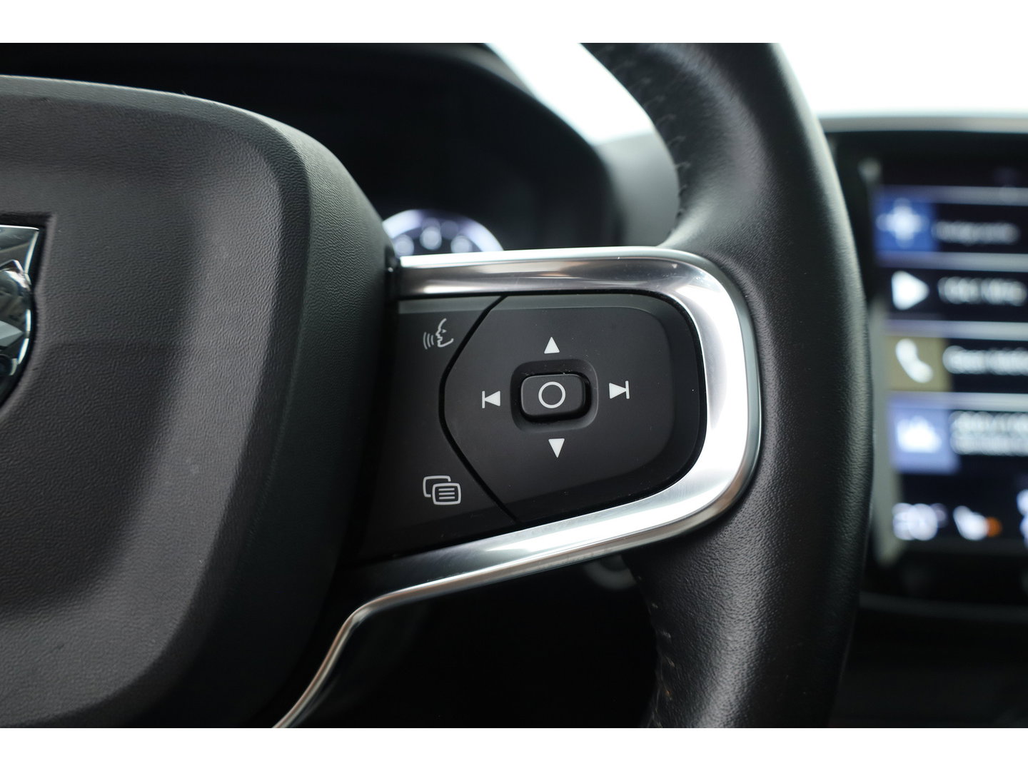 Volvo XC40 2.0 T5 AWD Intro Edition | Prijs rijklaar | Trekhaak 2100KG | Pano | ACC | Blis  | 360 camera | Leder | H&K Audio | Mem. stoel |