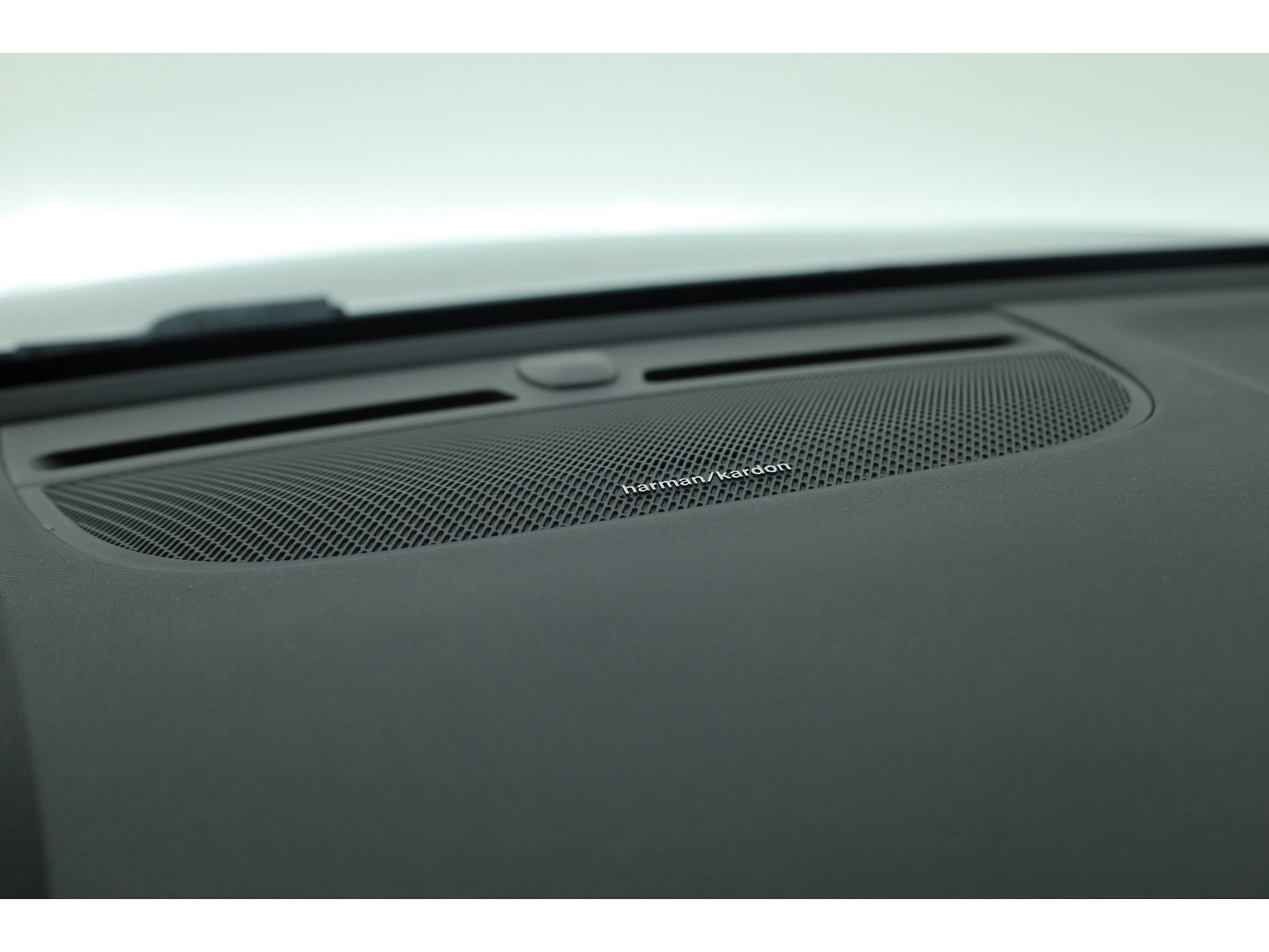 Volvo XC40 2.0 T5 AWD Intro Edition | Prijs rijklaar | Trekhaak 2100KG | Pano | ACC | Blis  | 360 camera | Leder | H&K Audio | Mem. stoel |