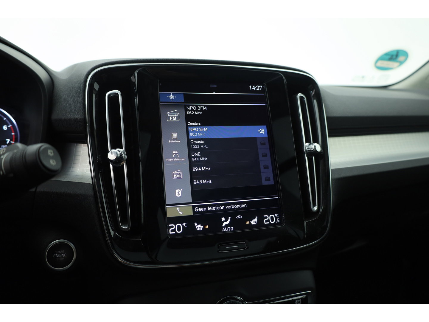 Volvo XC40 2.0 T5 AWD Intro Edition | Prijs rijklaar | Trekhaak 2100KG | Pano | ACC | Blis  | 360 camera | Leder | H&K Audio | Mem. stoel |