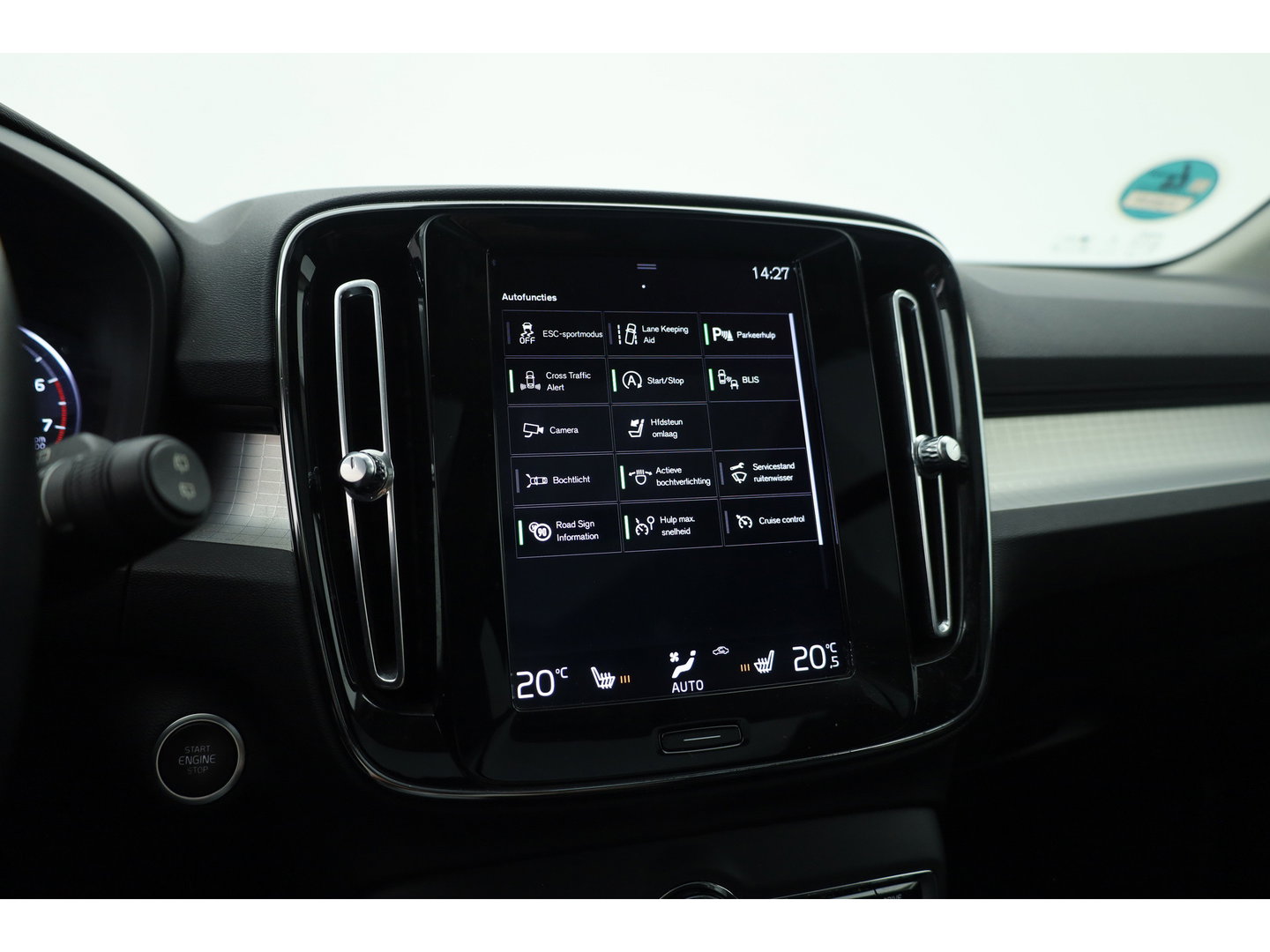 Volvo XC40 2.0 T5 AWD Intro Edition | Prijs rijklaar | Trekhaak 2100KG | Pano | ACC | Blis  | 360 camera | Leder | H&K Audio | Mem. stoel |