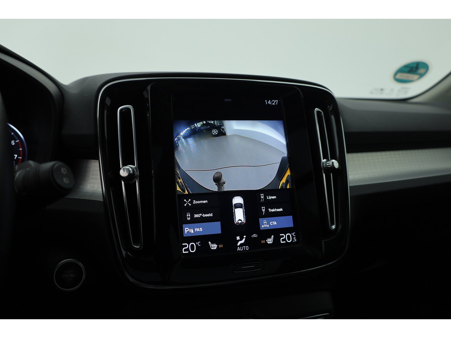 Volvo XC40 2.0 T5 AWD Intro Edition | Prijs rijklaar | Trekhaak 2100KG | Pano | ACC | Blis  | 360 camera | Leder | H&K Audio | Mem. stoel |