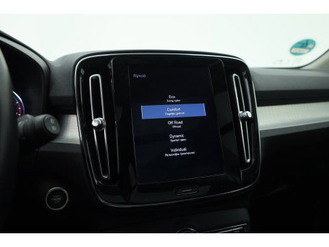 Volvo XC40 2.0 T5 AWD Intro Edition | Prijs rijklaar | Trekhaak 2100KG | Pano | ACC | Blis  | 360 camera | Leder | H&K Audio | Mem. stoel |