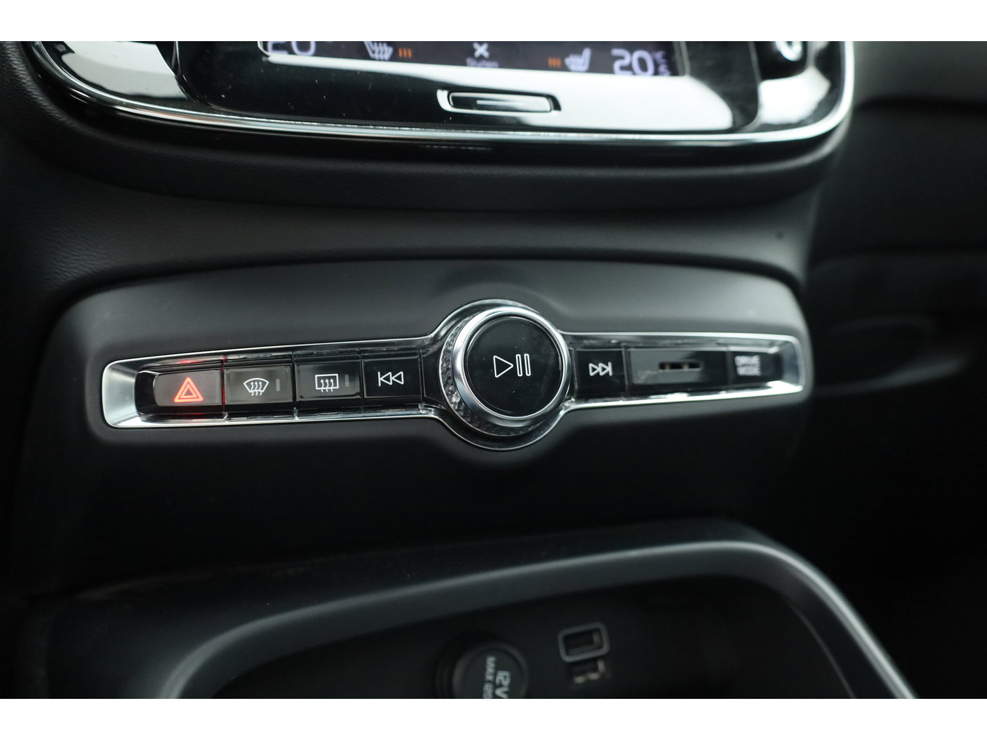 Volvo XC40 2.0 T5 AWD Intro Edition | Prijs rijklaar | Trekhaak 2100KG | Pano | ACC | Blis  | 360 camera | Leder | H&K Audio | Mem. stoel |
