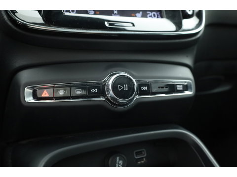 Volvo XC40 2.0 T5 AWD Intro Edition | Prijs rijklaar | Trekhaak 2100KG | Pano | ACC | Blis  | 360 camera | Leder | H&K Audio | Mem. stoel |