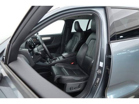 Volvo XC40 2.0 T5 AWD Intro Edition | Prijs rijklaar | Trekhaak 2100KG | Pano | ACC | Blis  | 360 camera | Leder | H&K Audio | Mem. stoel |