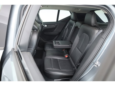 Volvo XC40 2.0 T5 AWD Intro Edition | Prijs rijklaar | Trekhaak 2100KG | Pano | ACC | Blis  | 360 camera | Leder | H&K Audio | Mem. stoel |