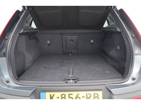Volvo XC40 2.0 T5 AWD Intro Edition | Prijs rijklaar | Trekhaak 2100KG | Pano | ACC | Blis  | 360 camera | Leder | H&K Audio | Mem. stoel |