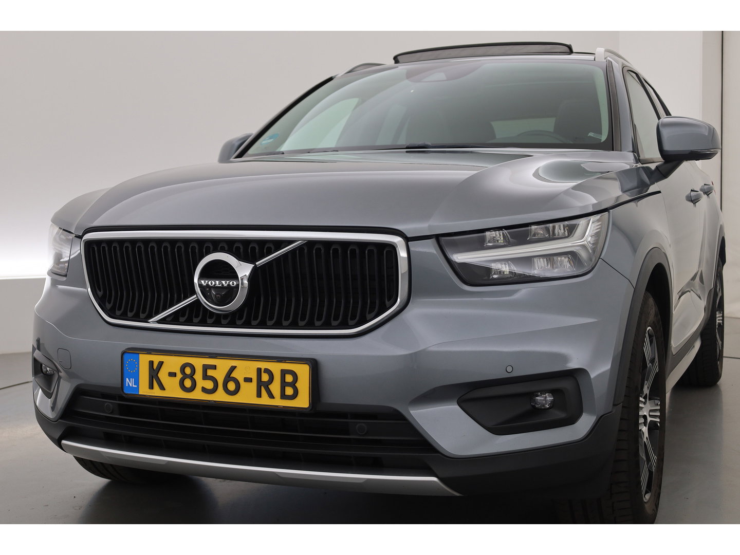 Volvo XC40 2.0 T5 AWD Intro Edition | Prijs rijklaar | Trekhaak 2100KG | Pano | ACC | Blis  | 360 camera | Leder | H&K Audio | Mem. stoel |