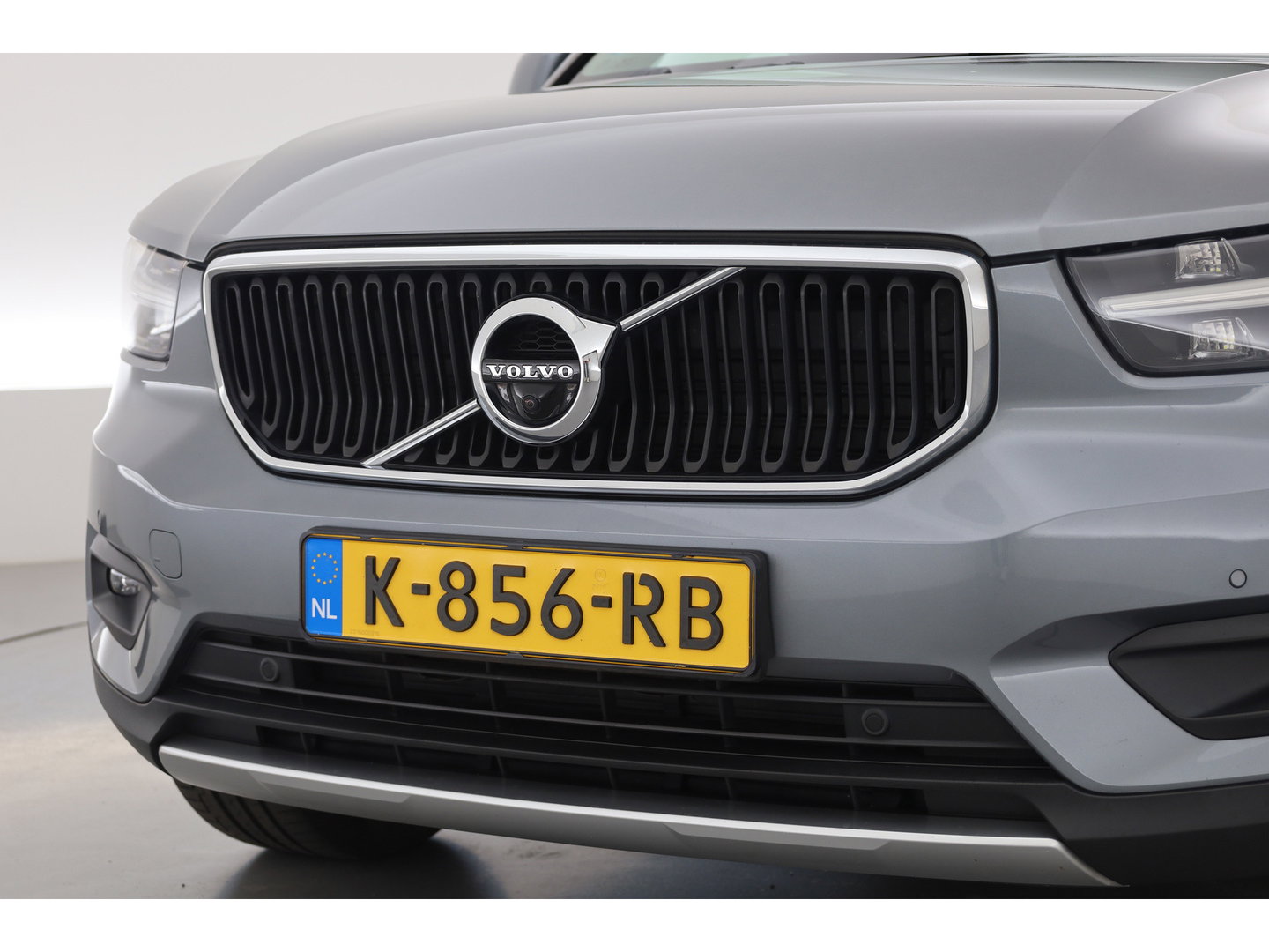 Volvo XC40 2.0 T5 AWD Intro Edition | Prijs rijklaar | Trekhaak 2100KG | Pano | ACC | Blis  | 360 camera | Leder | H&K Audio | Mem. stoel |