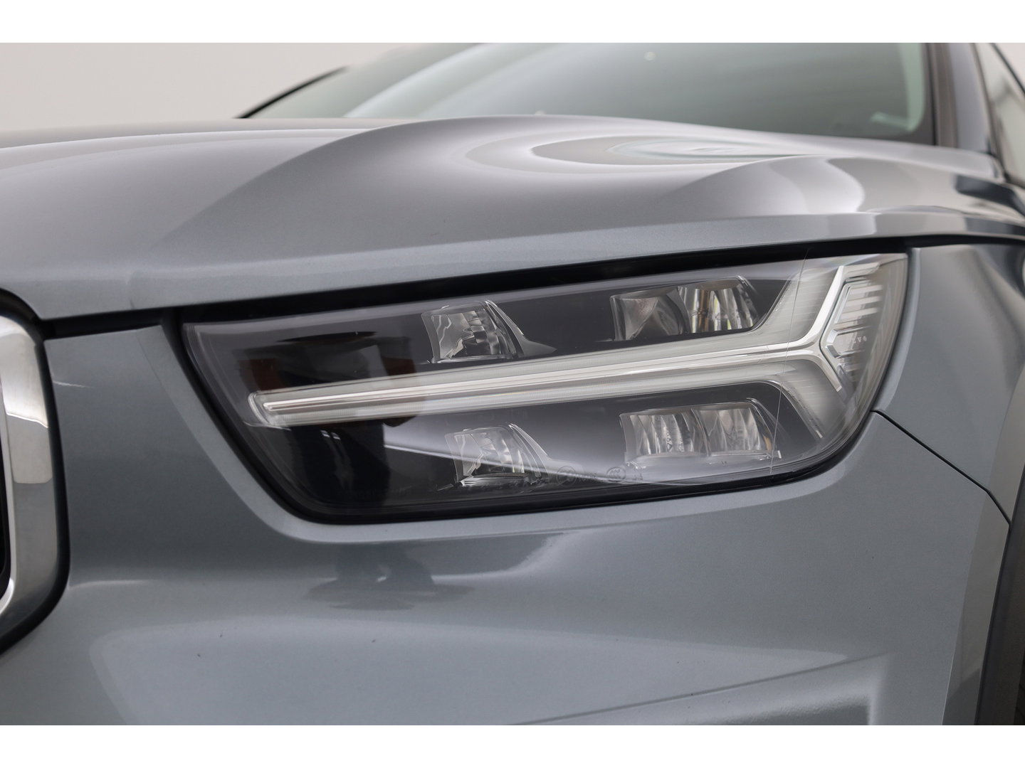 Volvo XC40 2.0 T5 AWD Intro Edition | Prijs rijklaar | Trekhaak 2100KG | Pano | ACC | Blis  | 360 camera | Leder | H&K Audio | Mem. stoel |