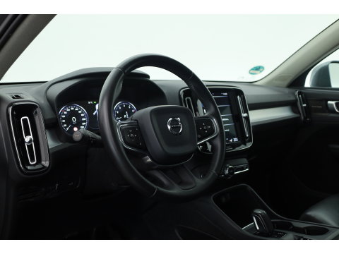 Volvo XC40 2.0 T5 AWD Intro Edition | Prijs rijklaar | Trekhaak 2100KG | Pano | ACC | Blis  | 360 camera | Leder | H&K Audio | Mem. stoel |