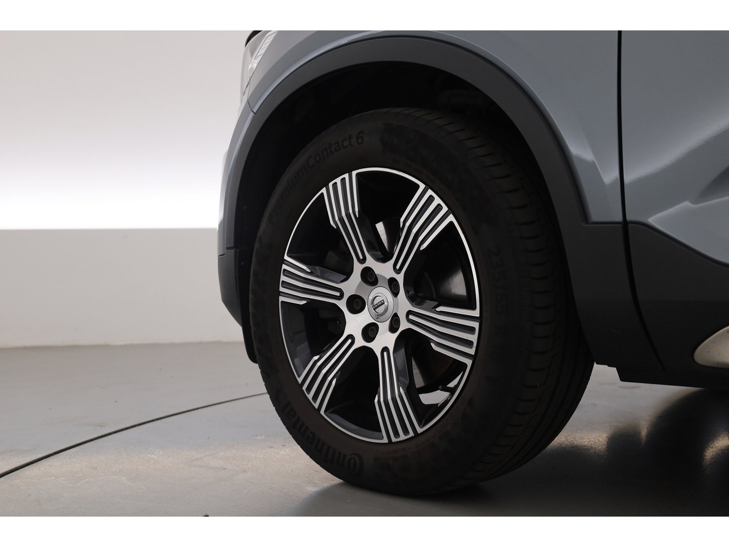 Volvo XC40 2.0 T5 AWD Intro Edition | Prijs rijklaar | Trekhaak 2100KG | Pano | ACC | Blis  | 360 camera | Leder | H&K Audio | Mem. stoel |