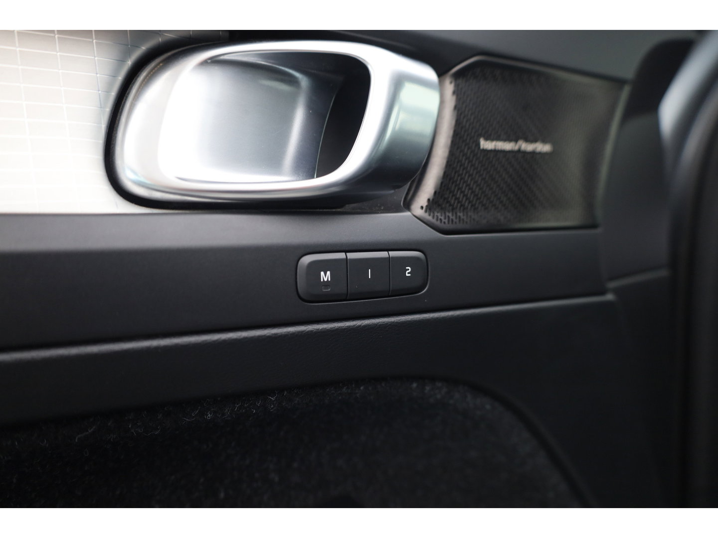 Volvo XC40 2.0 T5 AWD Intro Edition | Prijs rijklaar | Trekhaak 2100KG | Pano | ACC | Blis  | 360 camera | Leder | H&K Audio | Mem. stoel |