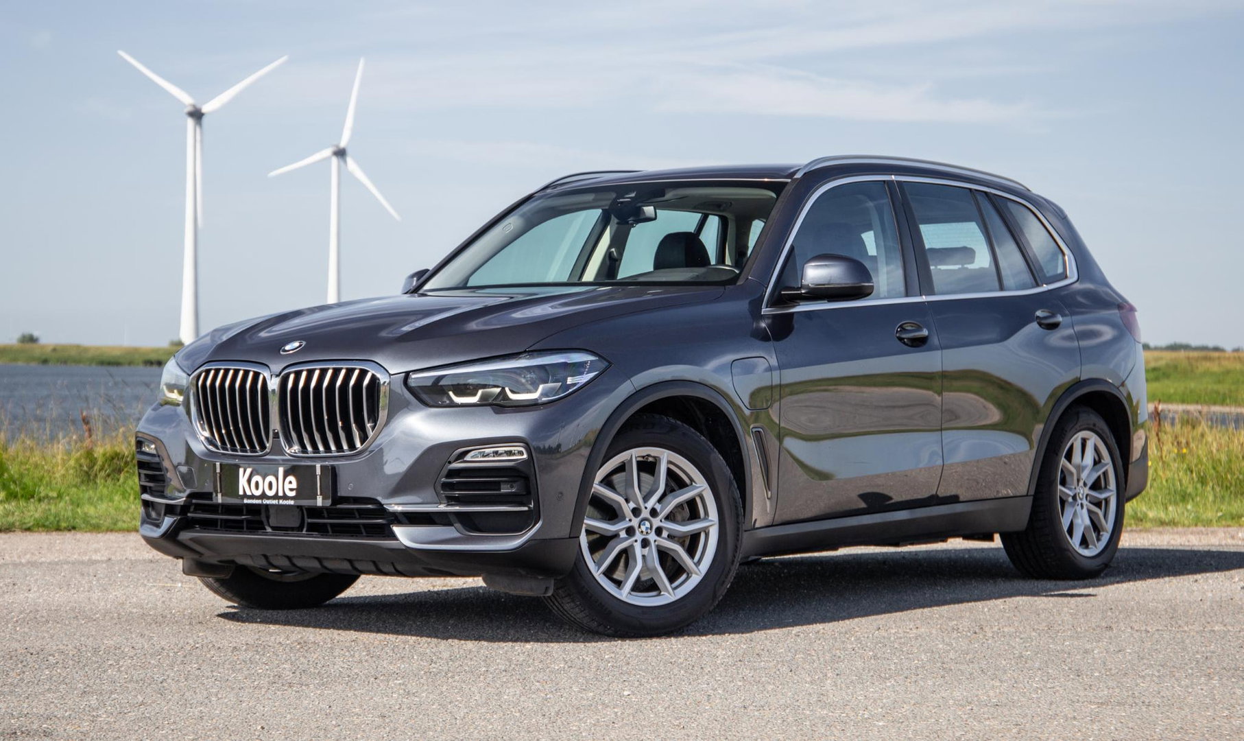 BMW X5 xDrive45e High Executive CARPLAY / CAMERA / DEALER ONDERHOUDEN / ZWART LEER / STOELVERWARMING / TREKHAAK