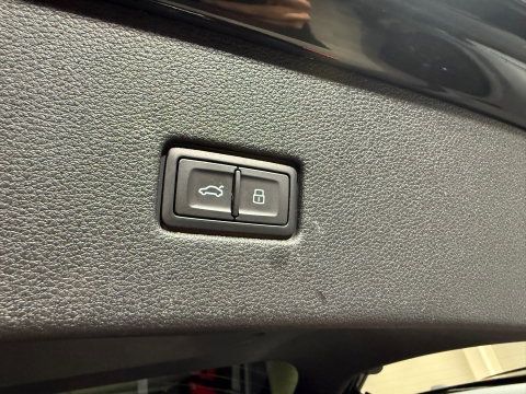 Audi Q8 60 TFSI e quattro S Line Comp Pano|RS Seat|HuD|Trekhaak