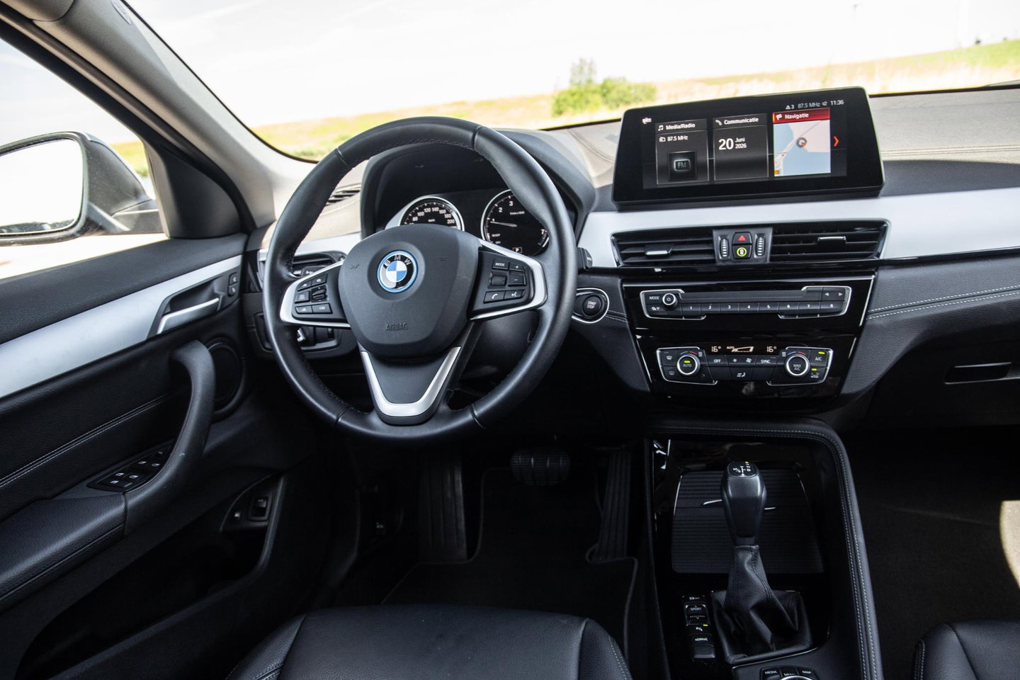BMW X2 xDrive25e Executive CAMERA / LEDER / PLUG IN HYBRID / STOELVERWARMING / DEALER ONDERHOUDEN