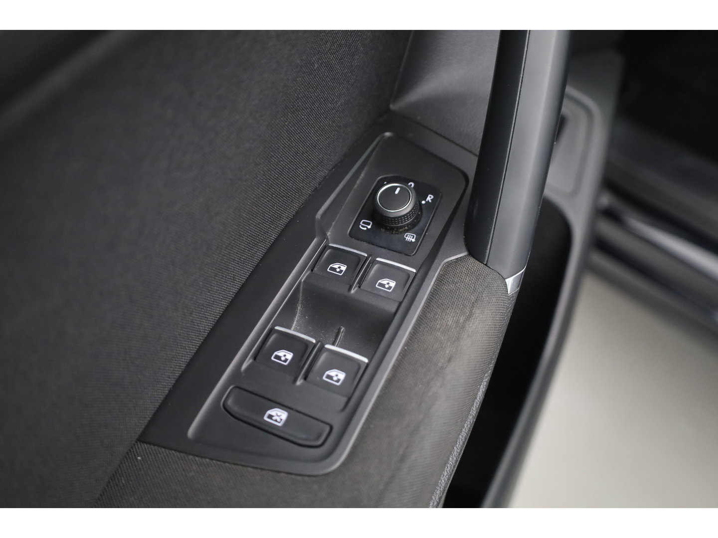 Volkswagen Tiguan Allspace 1.5 TSI Comfortline Business 7p. | Adapt. Cruise | Trekhaak | Stoelverw. | Dodehoek | All Season | Apple CarPlay | PDC V+A