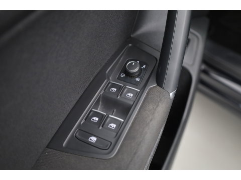 Volkswagen Tiguan Allspace 1.5 TSI Comfortline Business 7p. | Adapt. Cruise | Trekhaak | Stoelverw. | Dodehoek | All Season | Apple CarPlay | PDC V+A