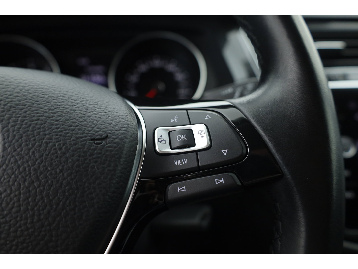 Volkswagen Tiguan Allspace 1.5 TSI Comfortline Business 7p. | Adapt. Cruise | Trekhaak | Stoelverw. | Dodehoek | All Season | Apple CarPlay | PDC V+A