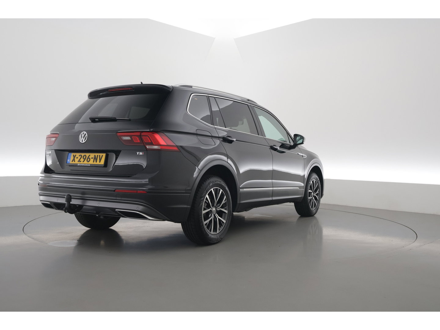 Volkswagen Tiguan Allspace 1.5 TSI Comfortline Business 7p. | Adapt. Cruise | Trekhaak | Stoelverw. | Dodehoek | All Season | Apple CarPlay | PDC V+A