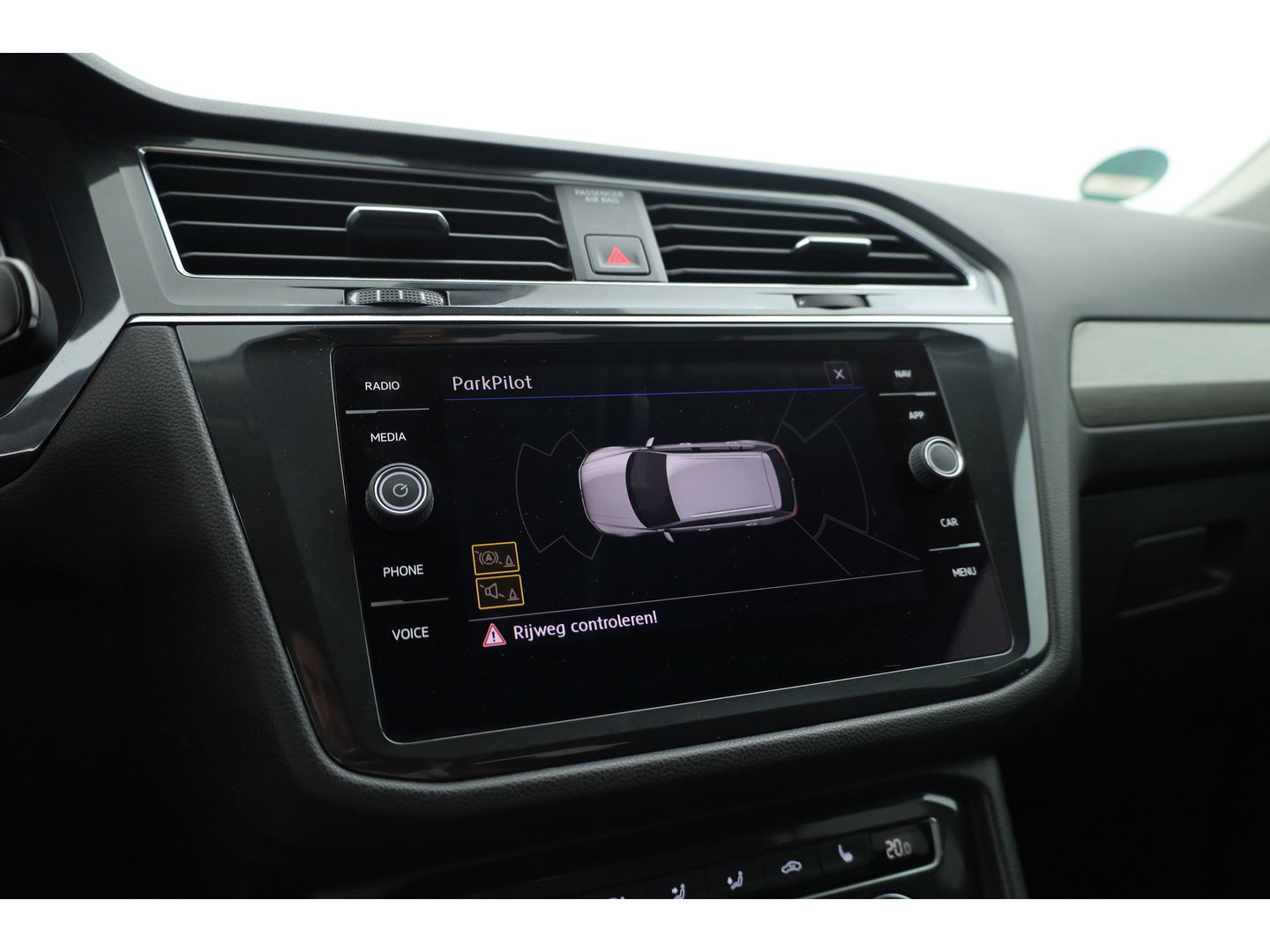 Volkswagen Tiguan Allspace 1.5 TSI Comfortline Business 7p. | Adapt. Cruise | Trekhaak | Stoelverw. | Dodehoek | All Season | Apple CarPlay | PDC V+A