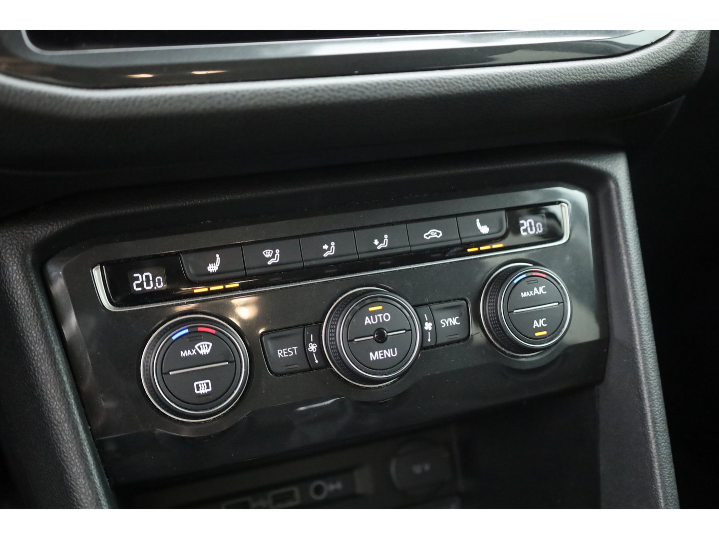 Volkswagen Tiguan Allspace 1.5 TSI Comfortline Business 7p. | Adapt. Cruise | Trekhaak | Stoelverw. | Dodehoek | All Season | Apple CarPlay | PDC V+A