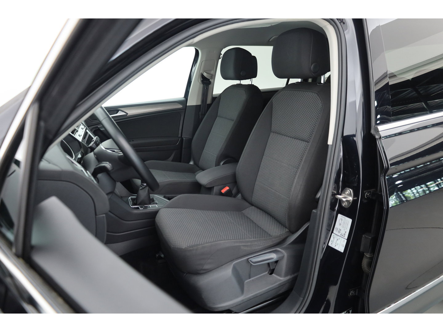 Volkswagen Tiguan Allspace 1.5 TSI Comfortline Business 7p. | Adapt. Cruise | Trekhaak | Stoelverw. | Dodehoek | All Season | Apple CarPlay | PDC V+A