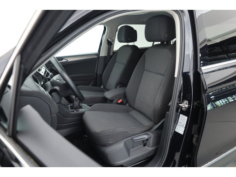 Volkswagen Tiguan Allspace 1.5 TSI Comfortline Business 7p. | Adapt. Cruise | Trekhaak | Stoelverw. | Dodehoek | All Season | Apple CarPlay | PDC V+A