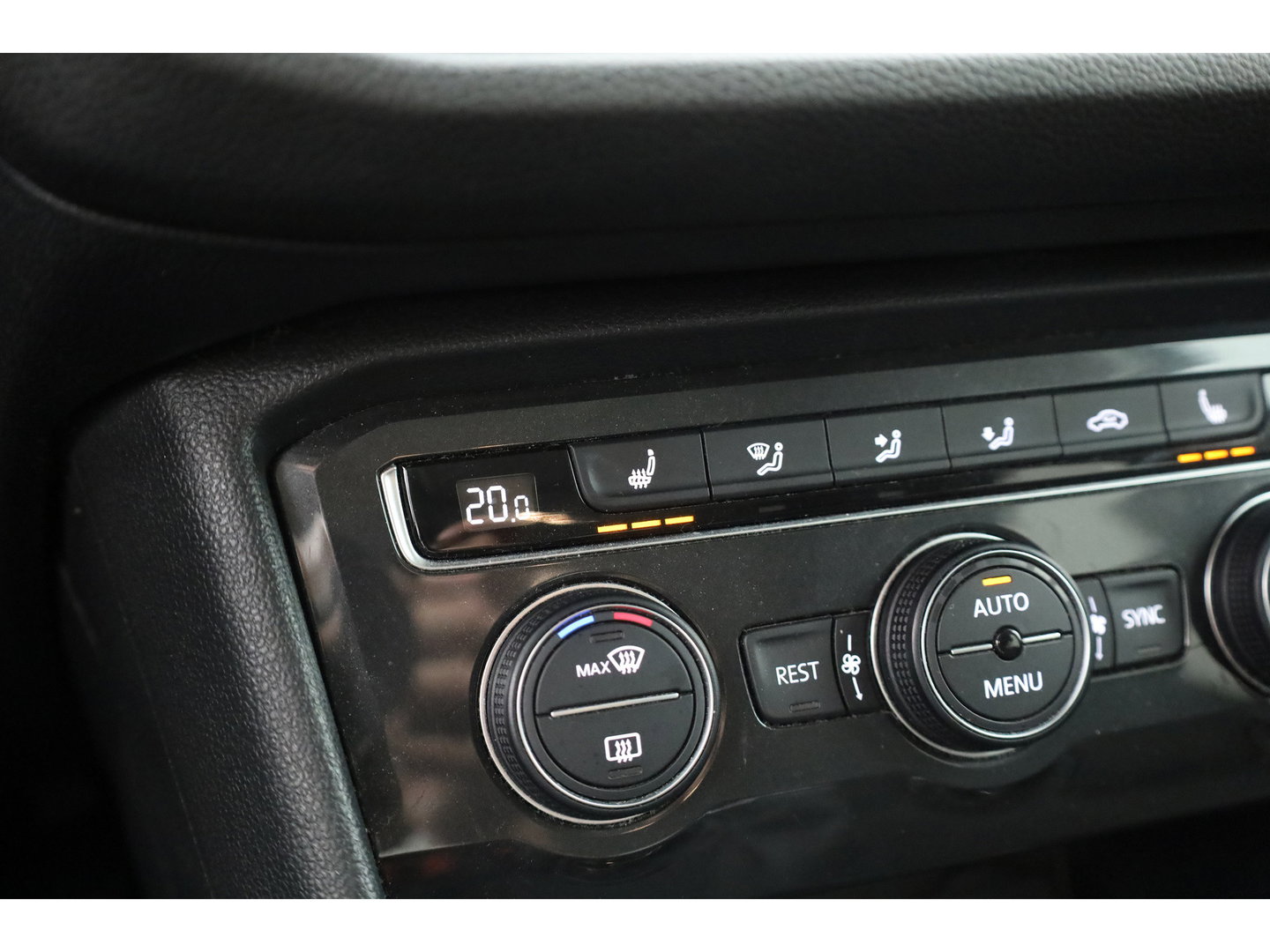 Volkswagen Tiguan Allspace 1.5 TSI Comfortline Business 7p. | Adapt. Cruise | Trekhaak | Stoelverw. | Dodehoek | All Season | Apple CarPlay | PDC V+A
