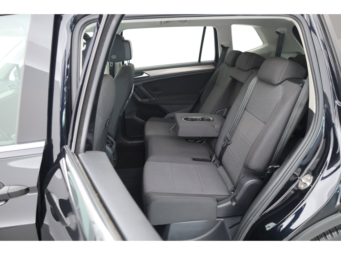 Volkswagen Tiguan Allspace 1.5 TSI Comfortline Business 7p. | Adapt. Cruise | Trekhaak | Stoelverw. | Dodehoek | All Season | Apple CarPlay | PDC V+A