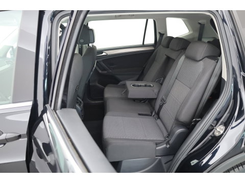 Volkswagen Tiguan Allspace 1.5 TSI Comfortline Business 7p. | Adapt. Cruise | Trekhaak | Stoelverw. | Dodehoek | All Season | Apple CarPlay | PDC V+A