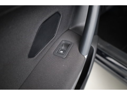 Volkswagen Tiguan Allspace 1.5 TSI Comfortline Business 7p. | Adapt. Cruise | Trekhaak | Stoelverw. | Dodehoek | All Season | Apple CarPlay | PDC V+A