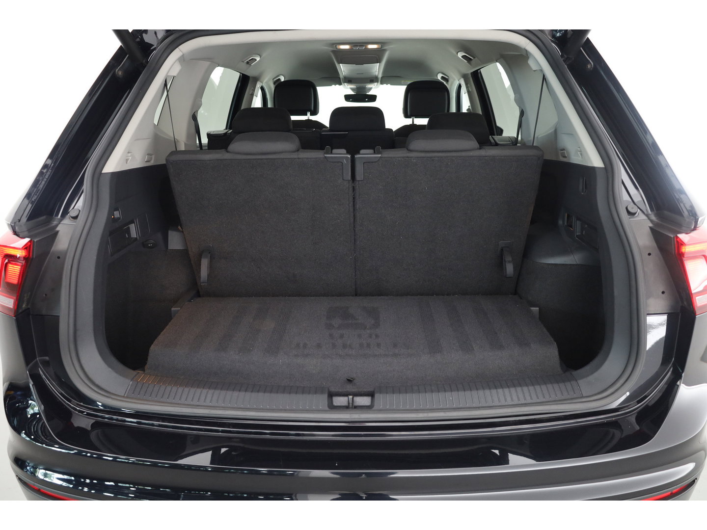 Volkswagen Tiguan Allspace 1.5 TSI Comfortline Business 7p. | Adapt. Cruise | Trekhaak | Stoelverw. | Dodehoek | All Season | Apple CarPlay | PDC V+A