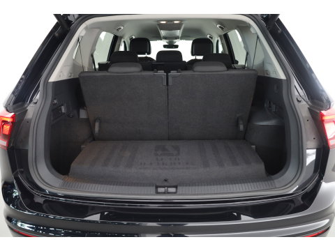 Volkswagen Tiguan Allspace 1.5 TSI Comfortline Business 7p. | Adapt. Cruise | Trekhaak | Stoelverw. | Dodehoek | All Season | Apple CarPlay | PDC V+A