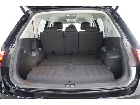 Volkswagen Tiguan Allspace 1.5 TSI Comfortline Business 7p. | Adapt. Cruise | Trekhaak | Stoelverw. | Dodehoek | All Season | Apple CarPlay | PDC V+A