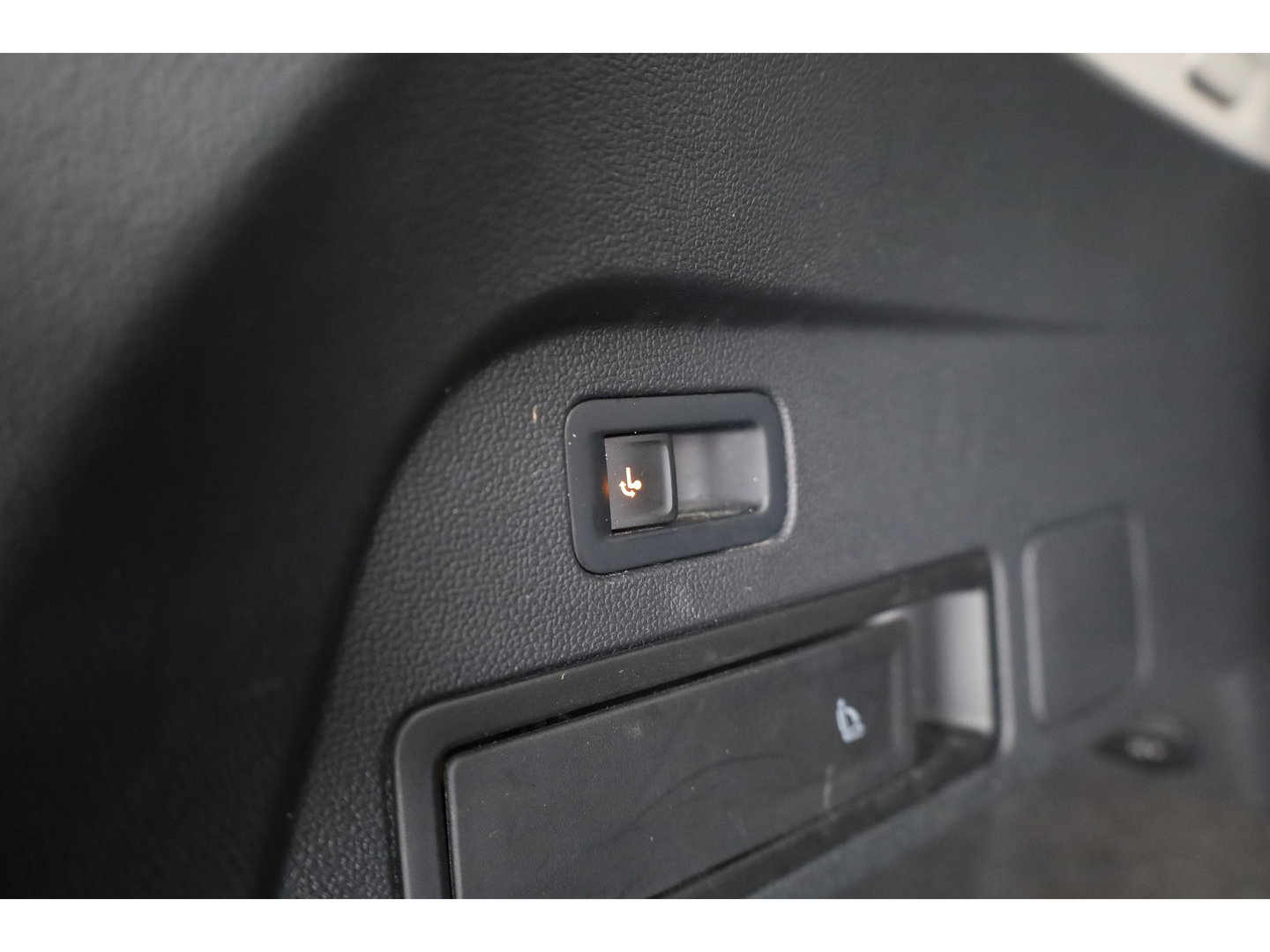 Volkswagen Tiguan Allspace 1.5 TSI Comfortline Business 7p. | Adapt. Cruise | Trekhaak | Stoelverw. | Dodehoek | All Season | Apple CarPlay | PDC V+A