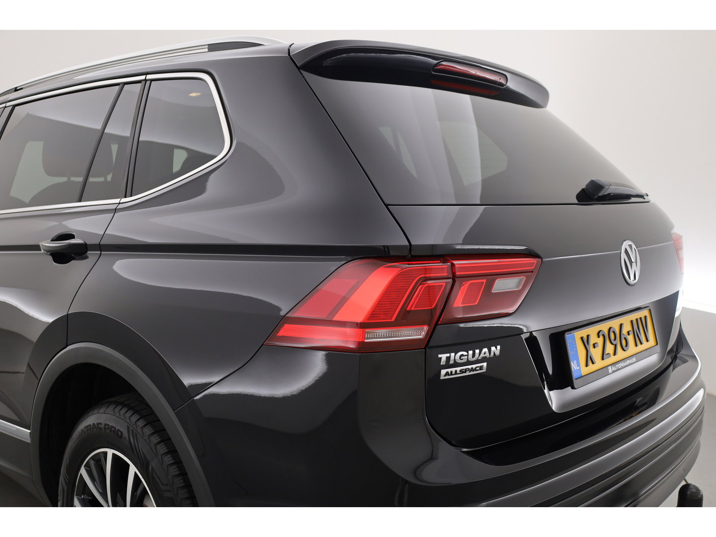 Volkswagen Tiguan Allspace 1.5 TSI Comfortline Business 7p. | Adapt. Cruise | Trekhaak | Stoelverw. | Dodehoek | All Season | Apple CarPlay | PDC V+A