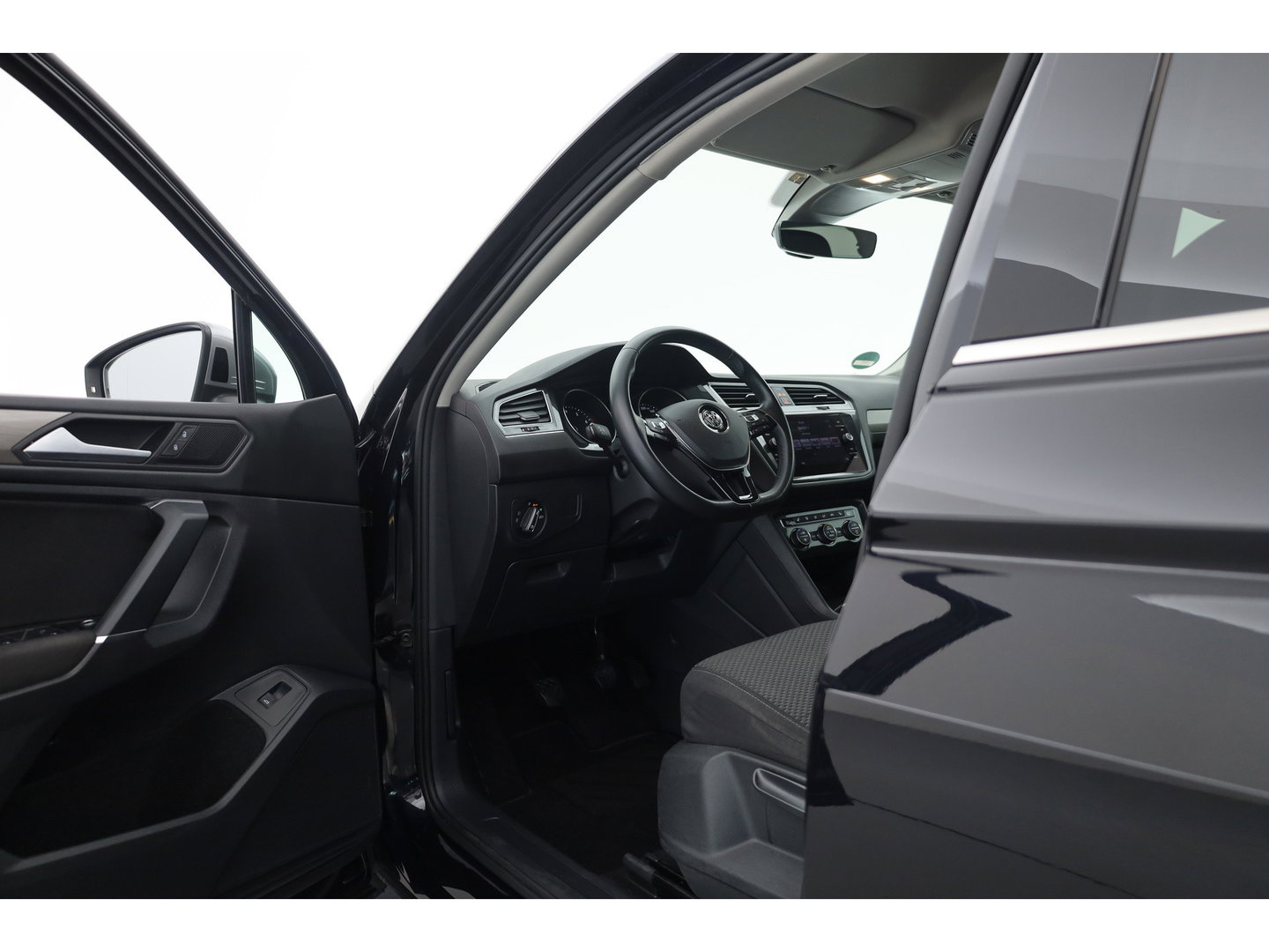 Volkswagen Tiguan Allspace 1.5 TSI Comfortline Business 7p. | Adapt. Cruise | Trekhaak | Stoelverw. | Dodehoek | All Season | Apple CarPlay | PDC V+A
