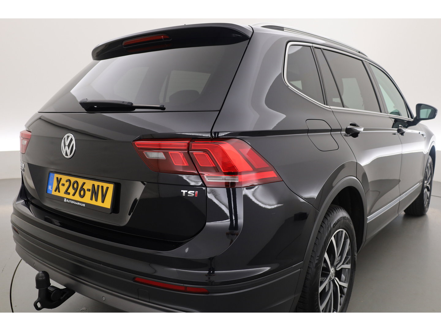 Volkswagen Tiguan Allspace 1.5 TSI Comfortline Business 7p. | Adapt. Cruise | Trekhaak | Stoelverw. | Dodehoek | All Season | Apple CarPlay | PDC V+A