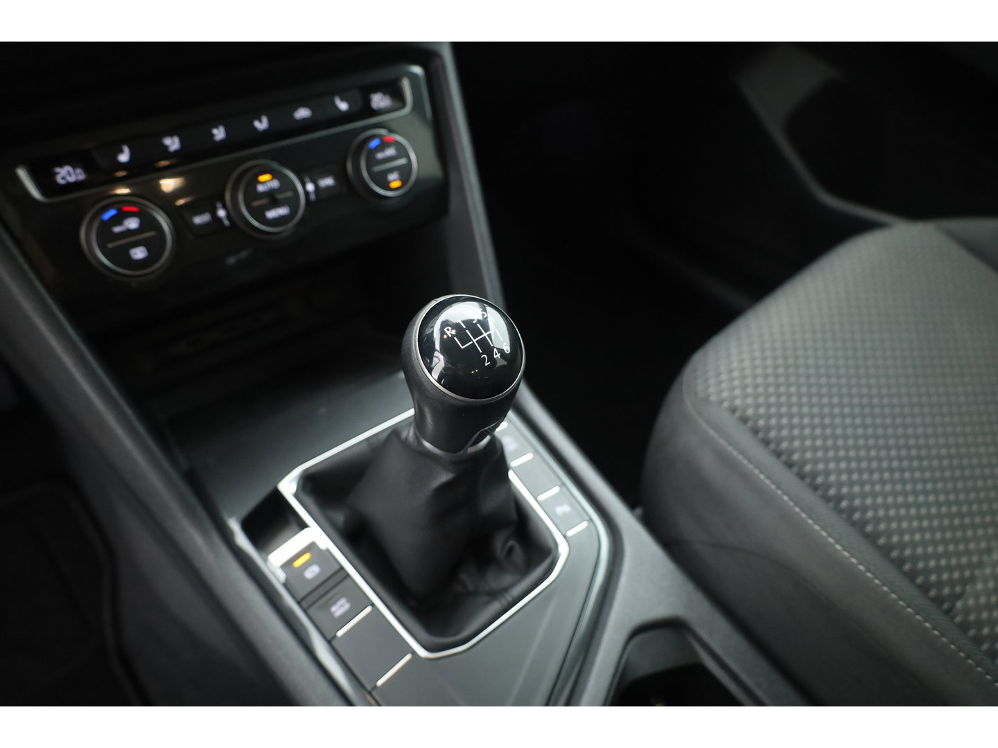 Volkswagen Tiguan Allspace 1.5 TSI Comfortline Business 7p. | Adapt. Cruise | Trekhaak | Stoelverw. | Dodehoek | All Season | Apple CarPlay | PDC V+A