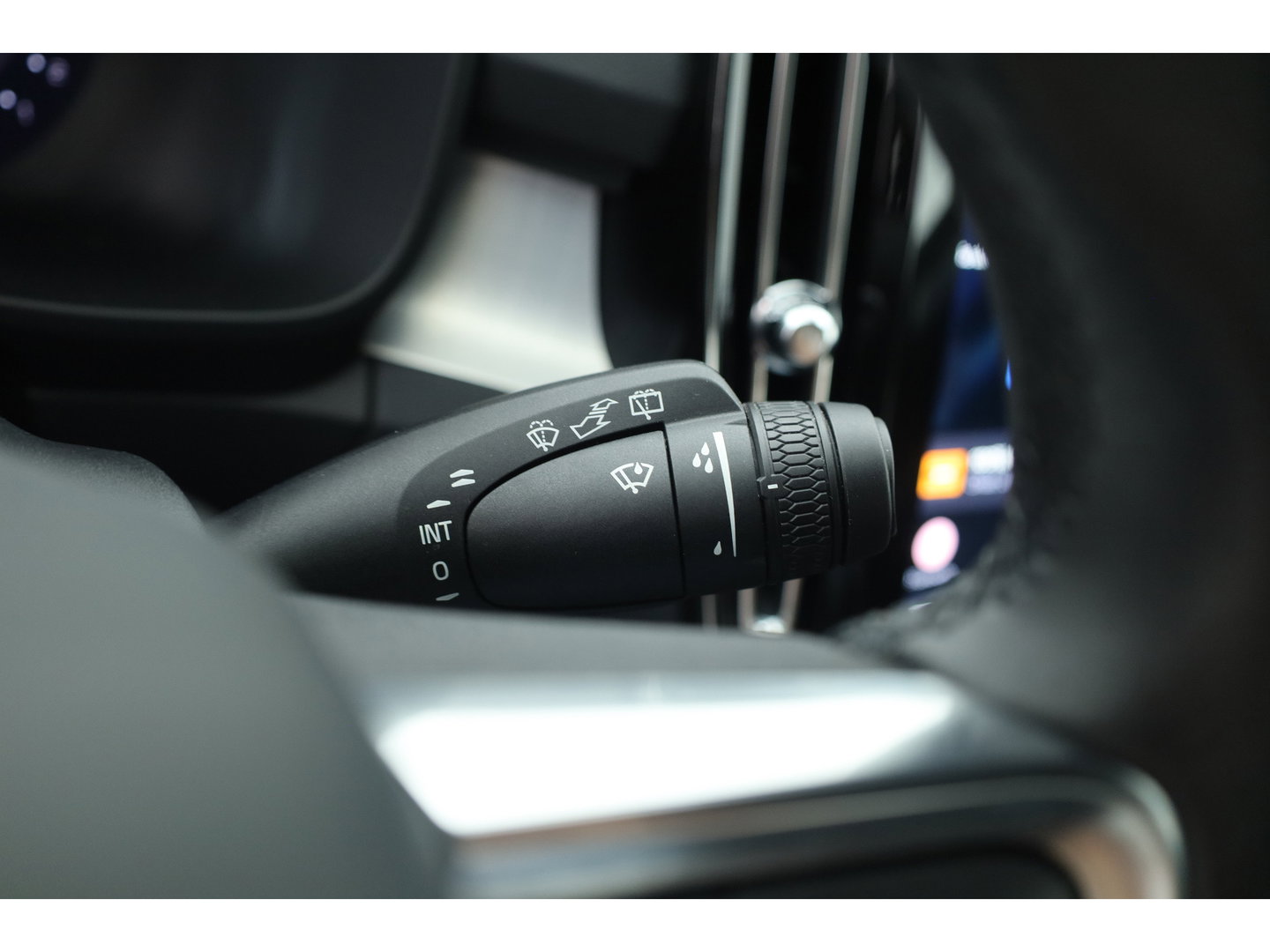 Volvo XC40 2.0 B3 Essential | Apple CarPlay & Android Auto | Cruise | PDC V+A | Stoel-Stuurverw. | Camera | 19"