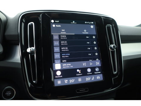 Volvo XC40 2.0 B3 Essential | Apple CarPlay & Android Auto | Cruise | PDC V+A | Stoel-Stuurverw. | Camera | 19"