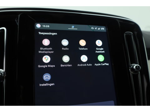 Volvo XC40 2.0 B3 Essential | Apple CarPlay & Android Auto | Cruise | PDC V+A | Stoel-Stuurverw. | Camera | 19"