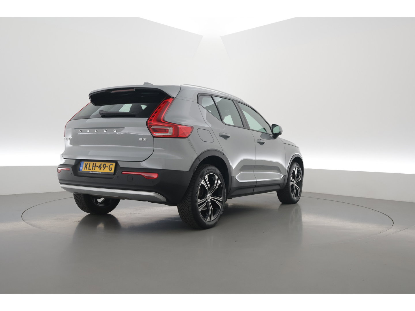 Volvo XC40 2.0 B3 Essential | Apple CarPlay & Android Auto | Cruise | PDC V+A | Stoel-Stuurverw. | Camera | 19"
