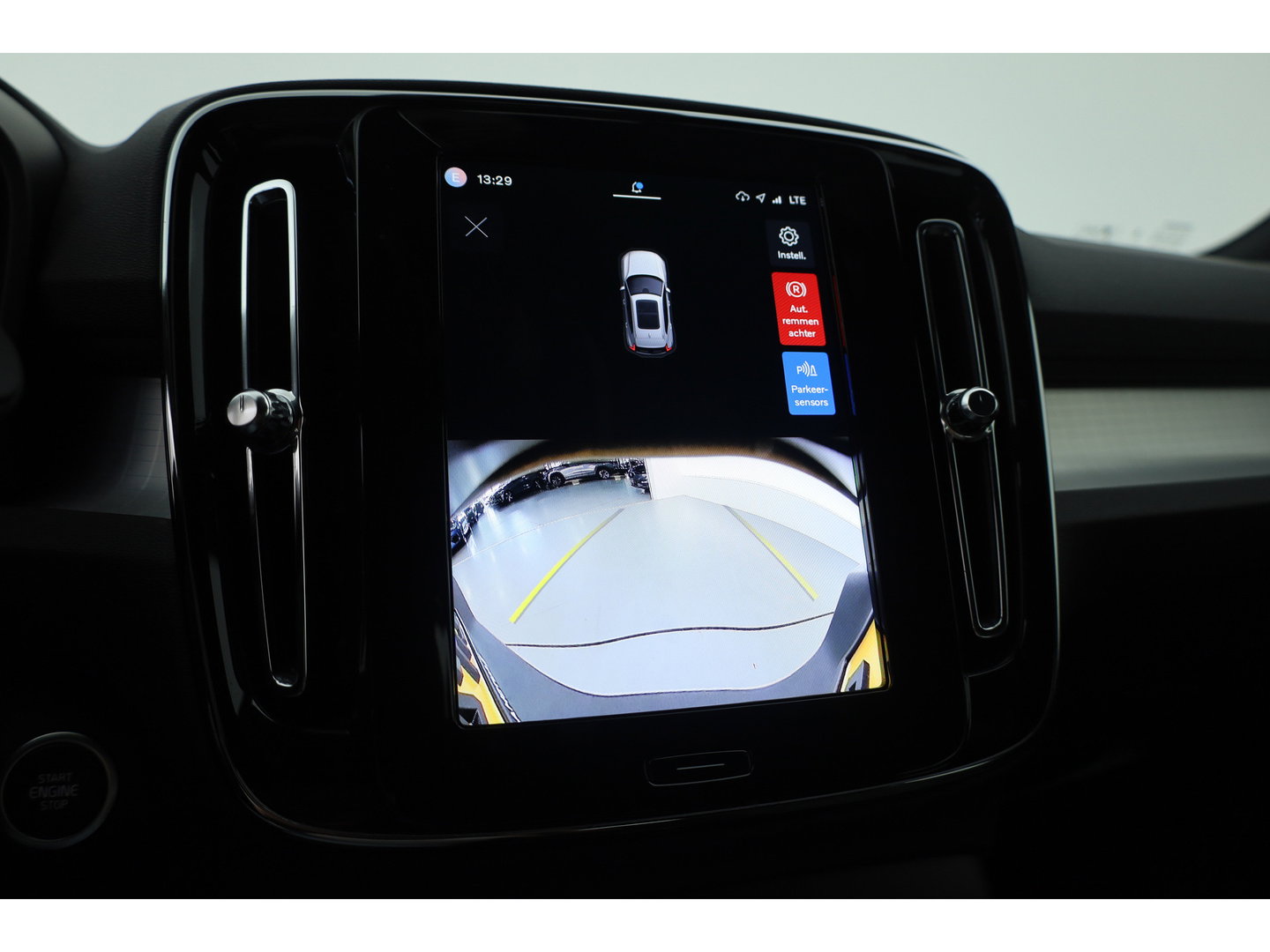 Volvo XC40 2.0 B3 Essential | Apple CarPlay & Android Auto | Cruise | PDC V+A | Stoel-Stuurverw. | Camera | 19"