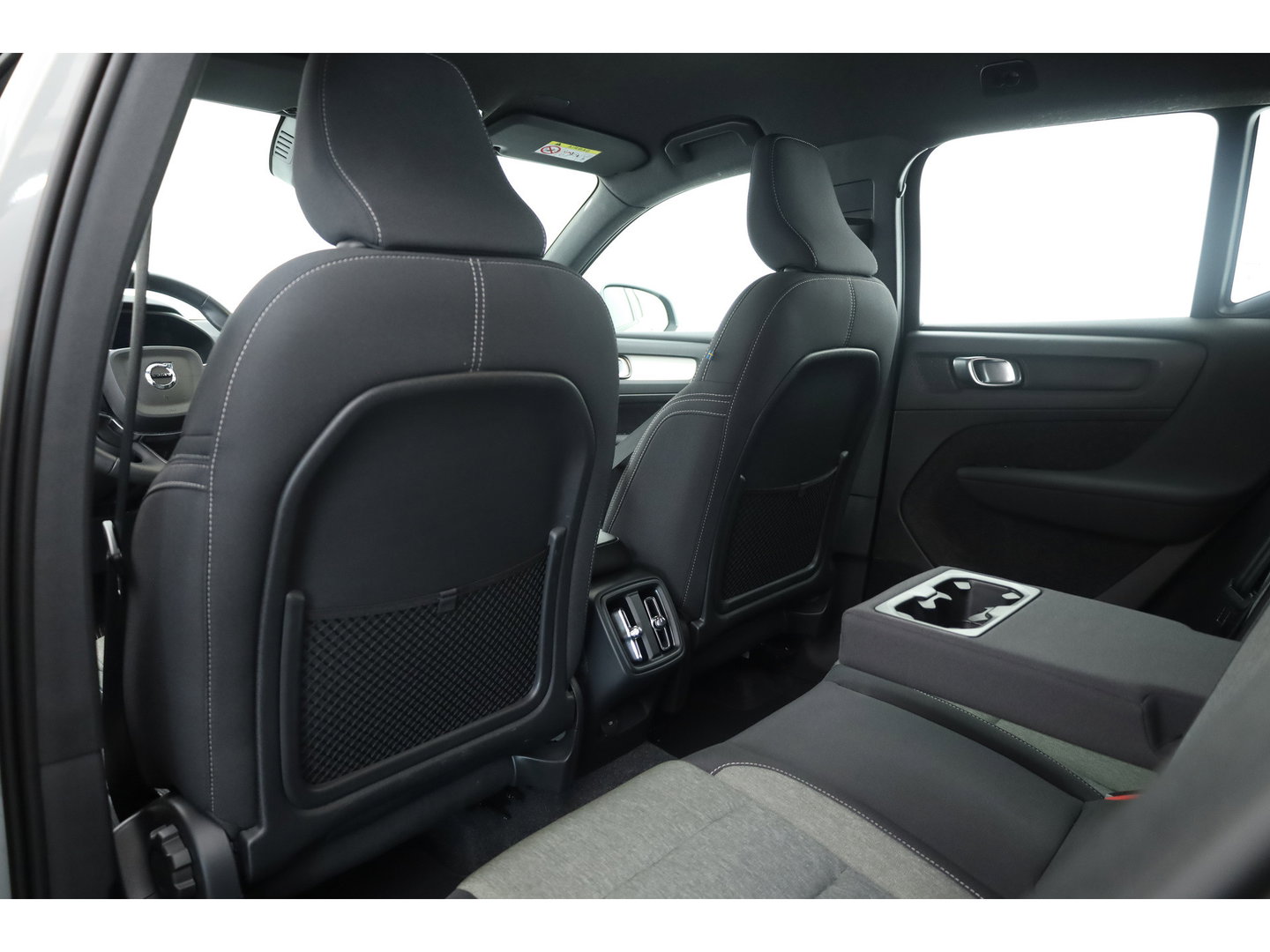 Volvo XC40 2.0 B3 Essential | Apple CarPlay & Android Auto | Cruise | PDC V+A | Stoel-Stuurverw. | Camera | 19"